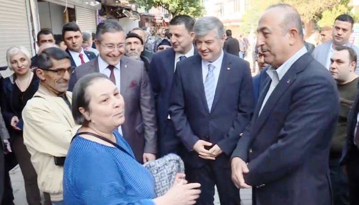 Çavuşoğlu, AK Parti aşığı kadından 15 kişiyi ikna etmesini istedi