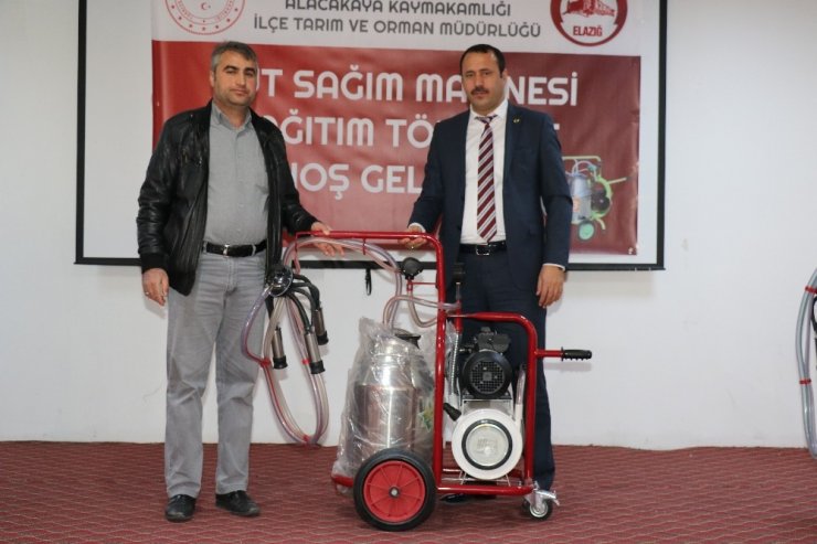 Elazığ’da üreticilere süt sağma makinesi dağıtıldı