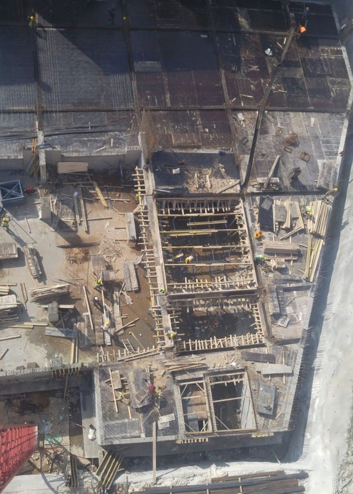 Gebze’deki 7 katlı otoparkın bodrum kat betonları döküldü