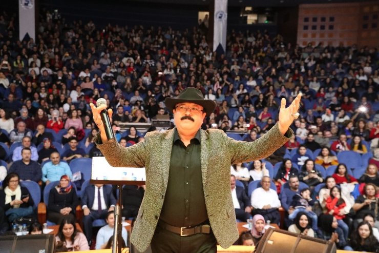 Barış Manço şarkılarıyla anıldı