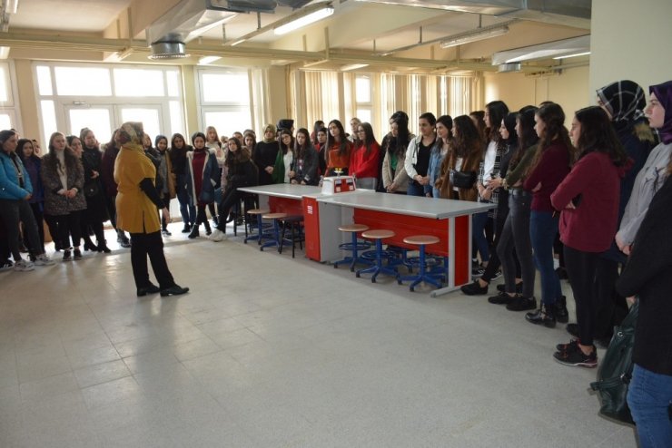 Düzceli öğrenciler Düzce Üniversitesi’ni ziyaret etti