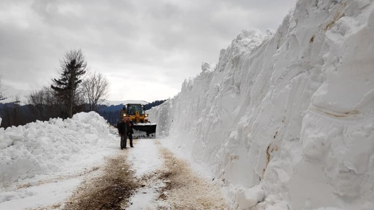 Yaylalarda karla mücadele devam ediyor