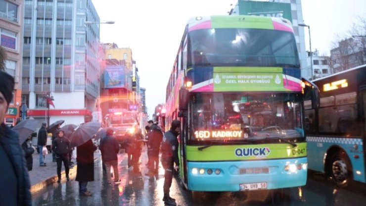 Kadıköy’de garip olay "Bebeğim orada" dedi otobüsün altına girdi