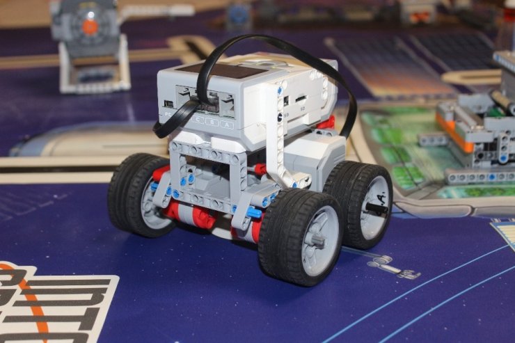 Özel yetenekli öğrenciler, uzay sorunlarını çözen robot tasarladı