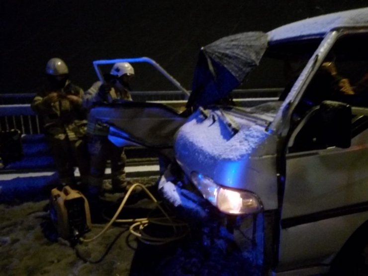 Kuzey Marmara otoyolunda feci kaza: 2 yaralı