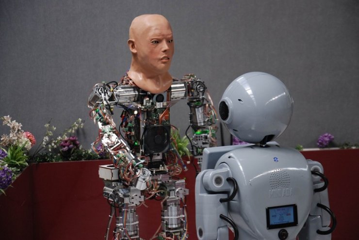 Yerli robotlar arasında teknoloji sohbeti