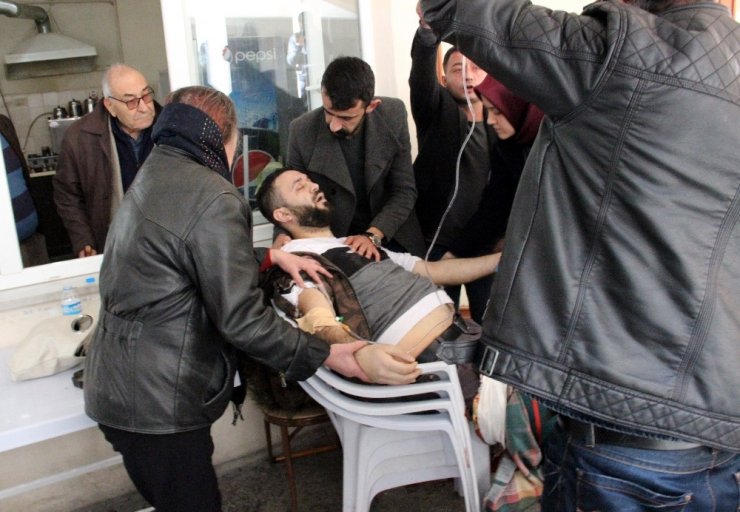 Çay ocağında çalışan anne bıçaklanan oğlunu bir an olsun yalnız bırakmadı