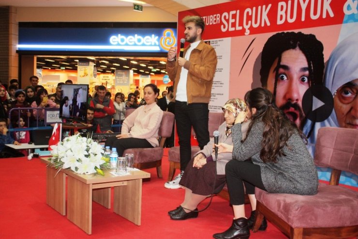 Sosyal medya fenomeni 25 yıl sonra memleketine kavuştu