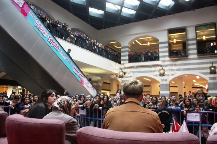 Sosyal medya fenomeni 25 yıl sonra memleketine kavuştu