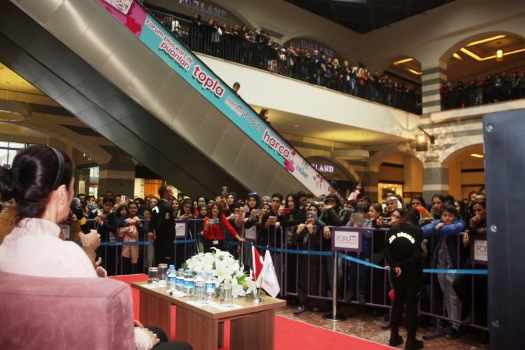 Sosyal medya fenomeni 25 yıl sonra memleketine kavuştu