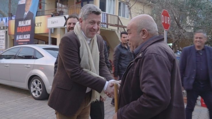 Metin Şentürk önce görme engelli hayranıyla telefonda konuştu, sonra onu ziyaret etti