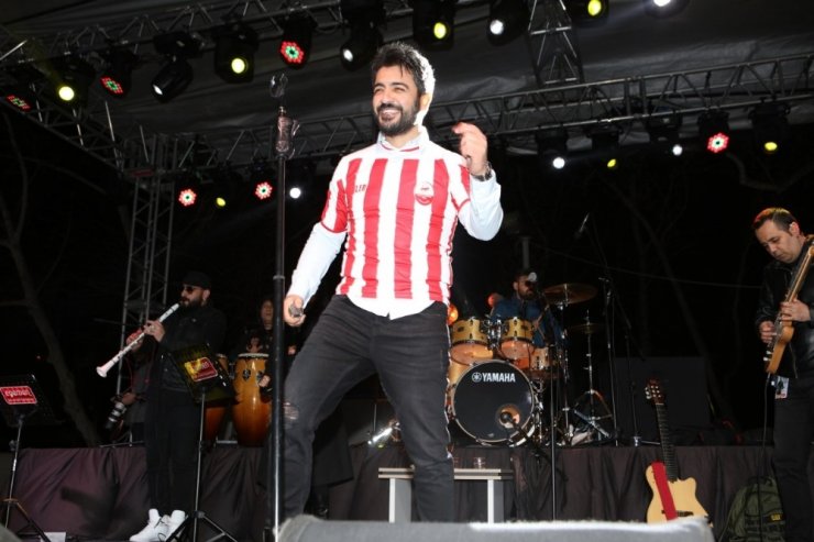 Yusuf Güney Kahramanmaraş’ta hayranlarıyla buluştu