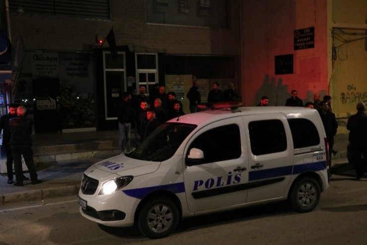 Adana’da afiş asma kavgasında 5 kişi yaralandı