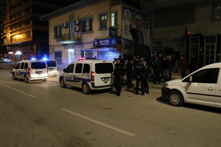 Adana’da afiş asma kavgasında 5 kişi yaralandı