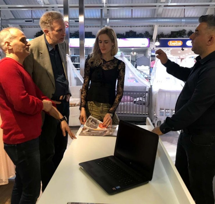 Ünlü oyuncu Wilma Elles, çocuklarına çocuk odası takımı aldı