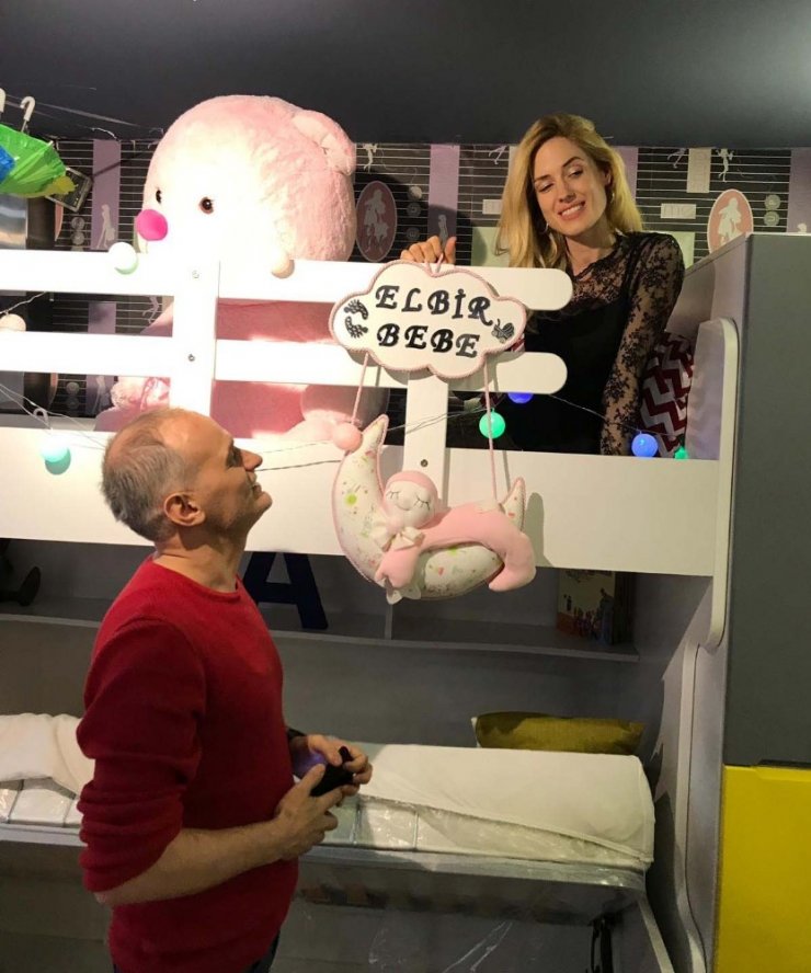 Ünlü oyuncu Wilma Elles, çocuklarına çocuk odası takımı aldı