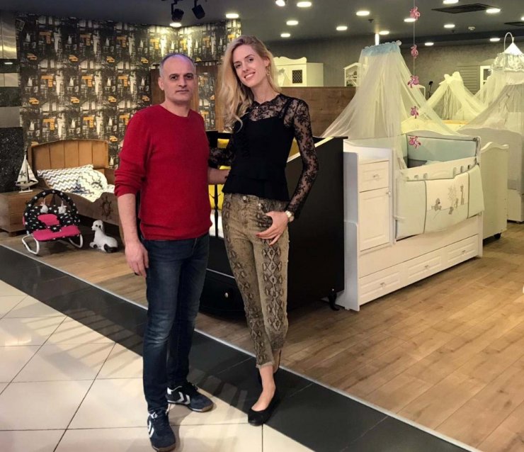 Ünlü oyuncu Wilma Elles, çocuklarına çocuk odası takımı aldı