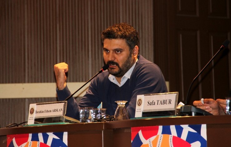 "Deliler" film ekibi öğrencilerle bir araya geldi