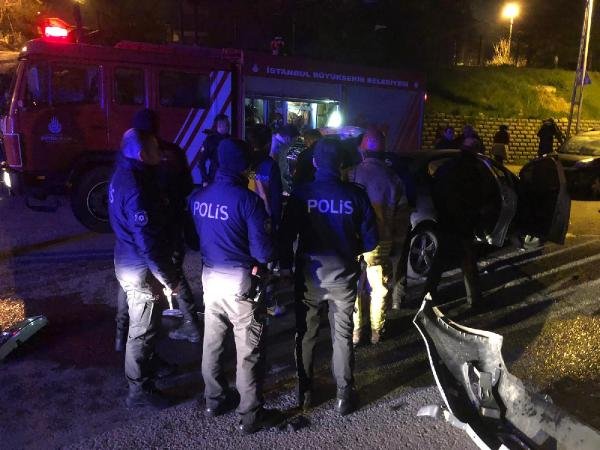 Pendik'te otomobil ile kamyon çarpıştı:  2 ölü