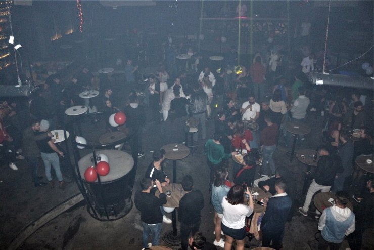 İranlı turistler Nevruz’u kutlamak için barlara akın etti