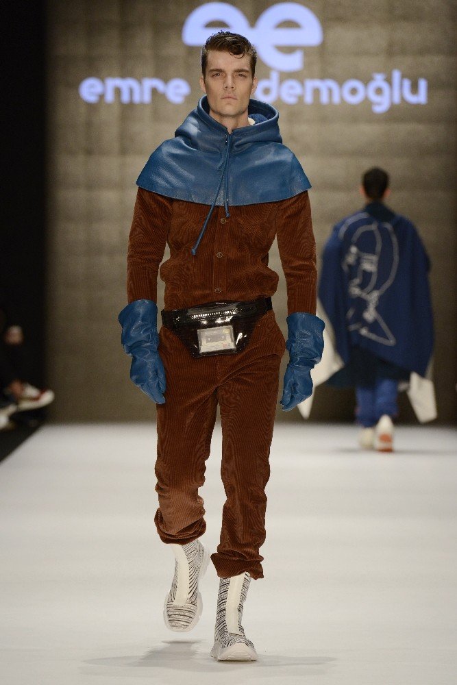 Ünlü tasarımcı, "Onu Alma Beni Al" koleksiyonunu tanıttı