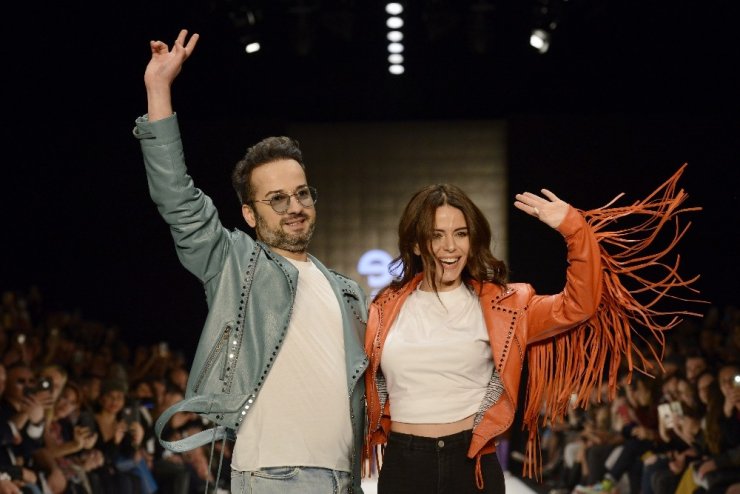 Ünlü tasarımcı, "Onu Alma Beni Al" koleksiyonunu tanıttı