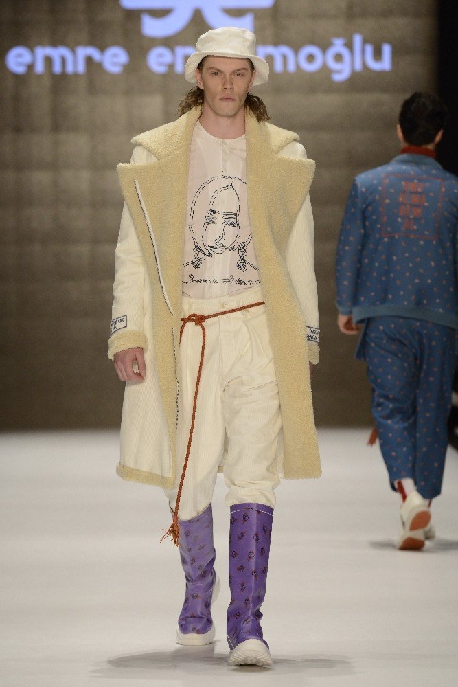 Ünlü tasarımcı, "Onu Alma Beni Al" koleksiyonunu tanıttı