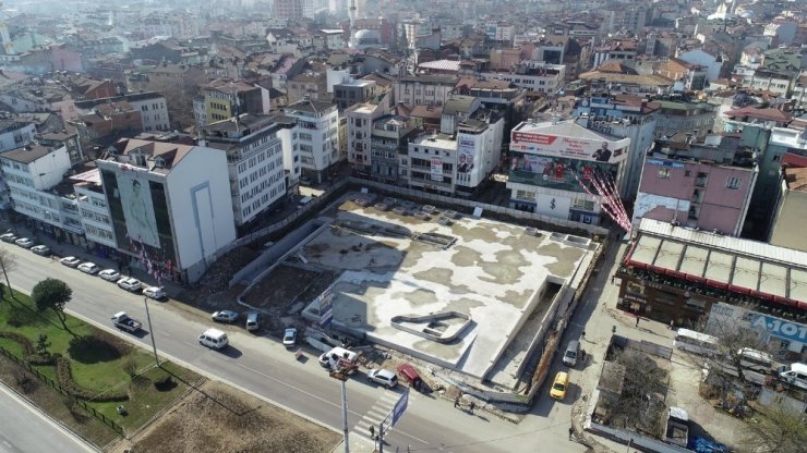Fatsa Cumhuriyet Meydanı’na zemin betonu döküldü