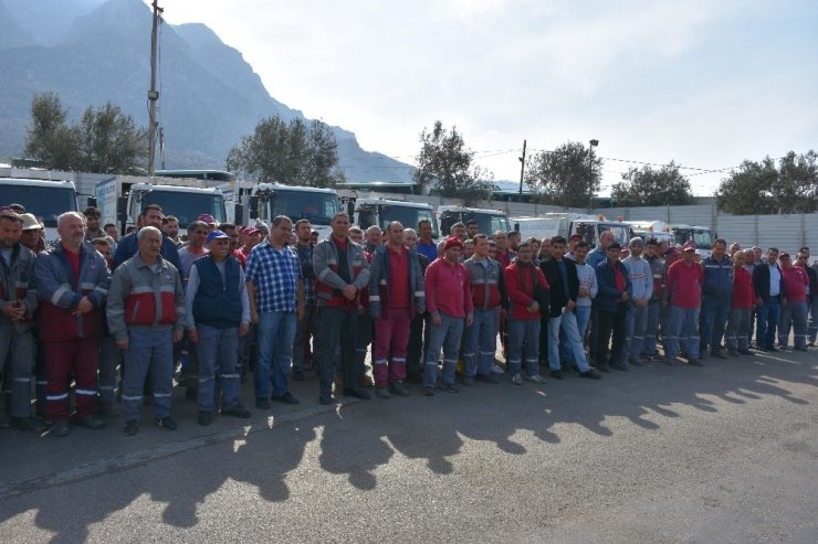 Başkan Çelik belediye şantiyelerinde işçilerle buluştu