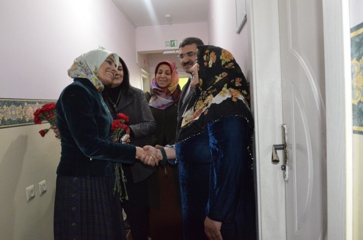 Ak Parti Milletvekili Taşkesenlioğlu yaşlıları ziyaret etti