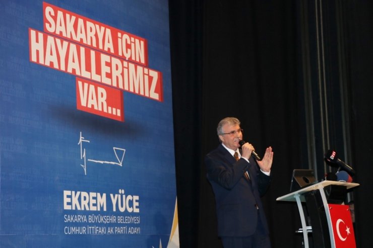 AK Parti Sakarya Büyükşehir Belediye Başkan adayı Ekrem Yüce projelerini tanıttı