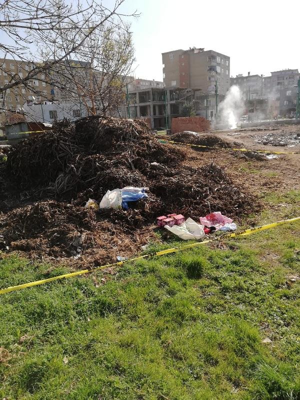 Diyarbakır'da toprağa gömülü patlayıcılar ele geçirildi