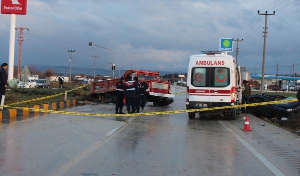 Kastamonu'da otomobil kamyona çarptı, 3 uzman çavuş öldü, 2 kişi yaralandı