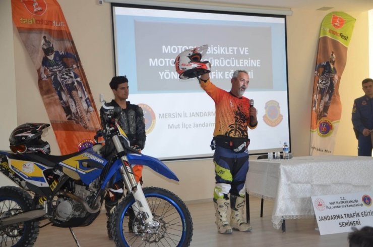 Mut’ta öğrencilere motosiklet kazalarının nasıl azaltılacağı anlatıldı