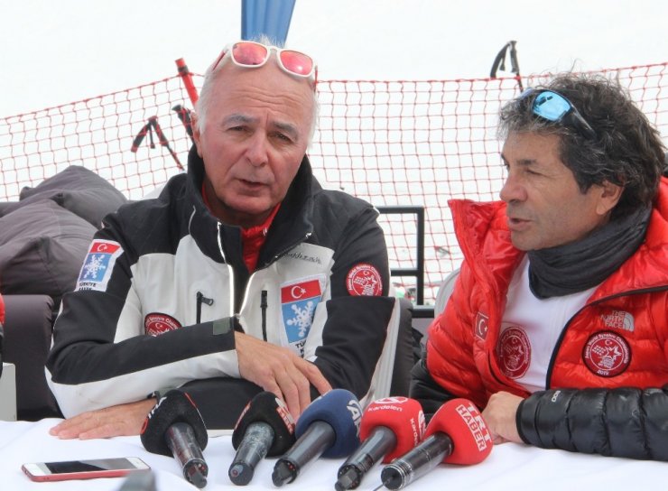 Mustafa Sandal’dan Aspen’e özel şarkı