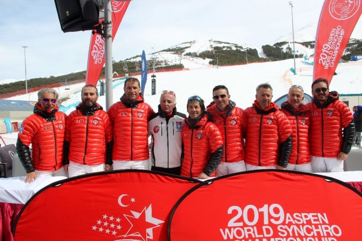 Mustafa Sandal’dan Aspen’e özel şarkı