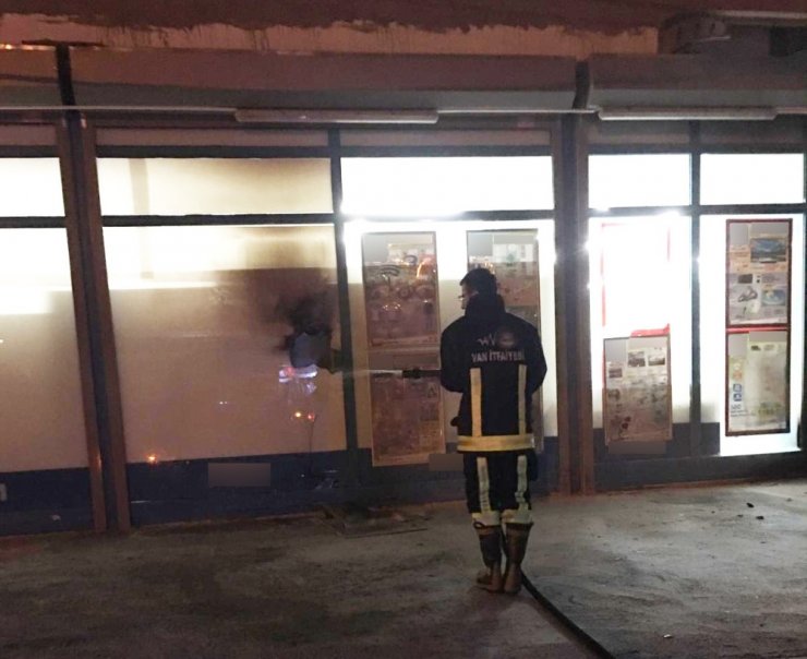 Van’da bir markete molotoflu ve ses bombalı saldırı