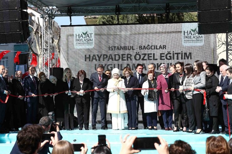 Emine Erdoğan, Bağcılar’da Özel Eğitim ve Uygulama Okulunun açılış törenine katıldı