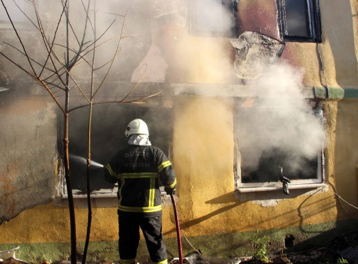 Düzce’de feci yangın 1 kişi hayatını kaybetti