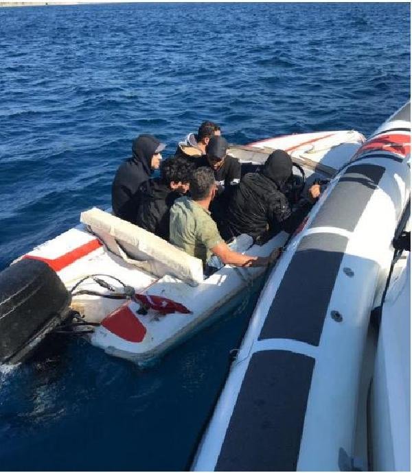 Fiber teknedeki 6 kaçak göçmen yakalandı