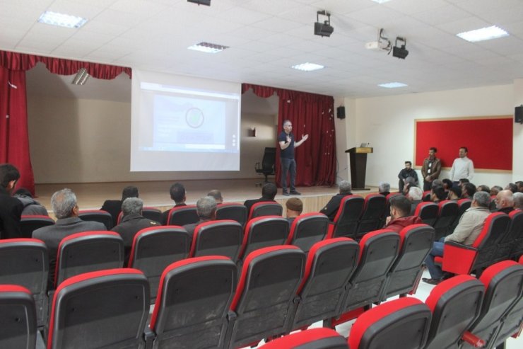 Yavuzeli’nde sandık başkanlarına seçim eğitim semineri verildi