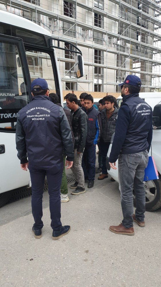 Göçmenlerin kaçak yolculuğu Ankara’da sona erdi