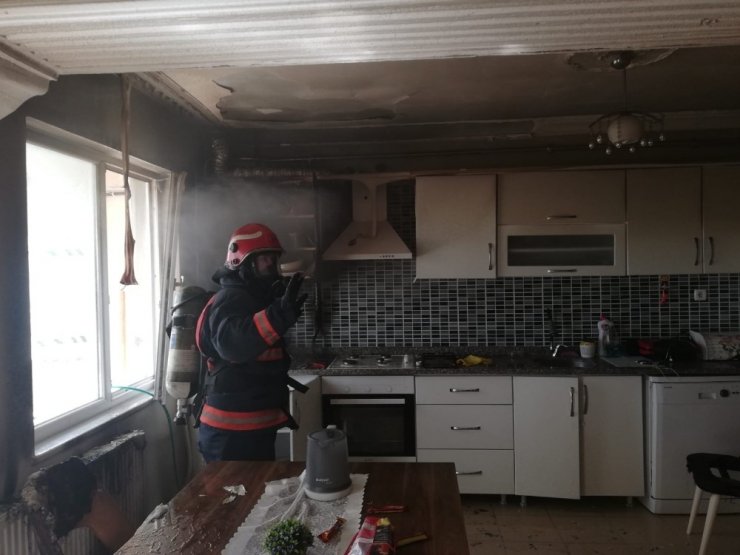 Mutfaktaki yangında maddi hasar meydana geldi