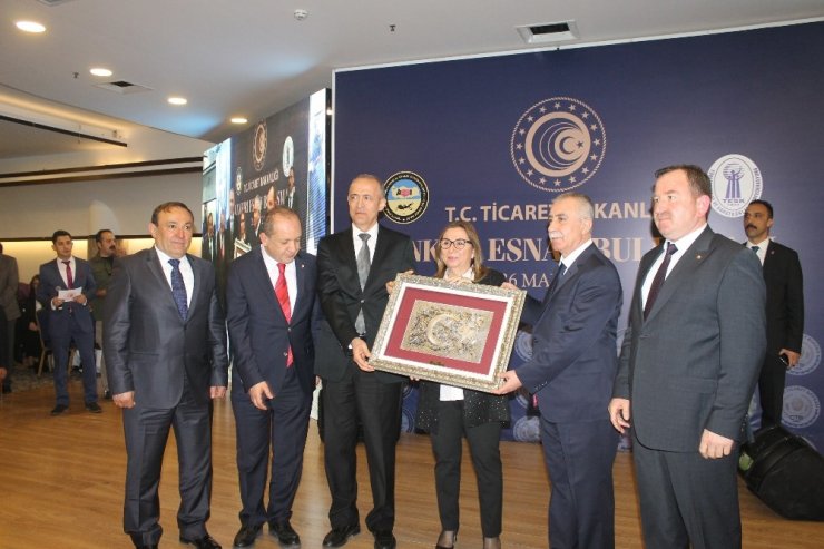 Bakan Pekcan: "Cumhuriyet tarihinin en büyük ihracatını yaptık"