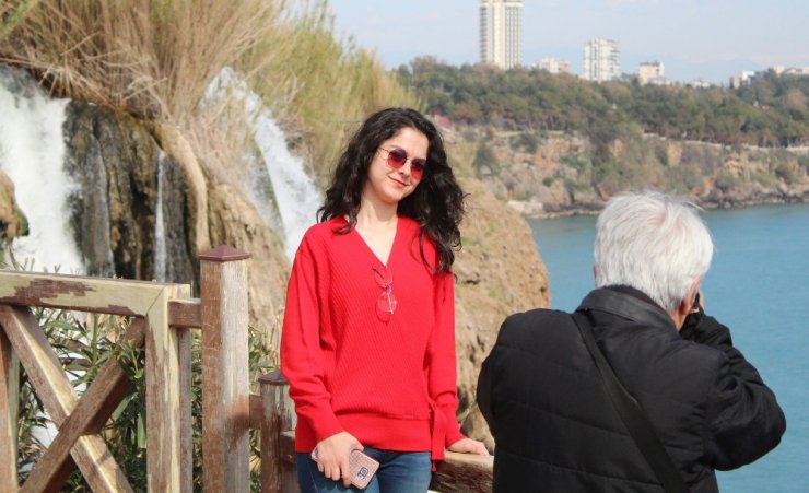 Düden Kıyı Şelalesi’ne turist yoğunluğu