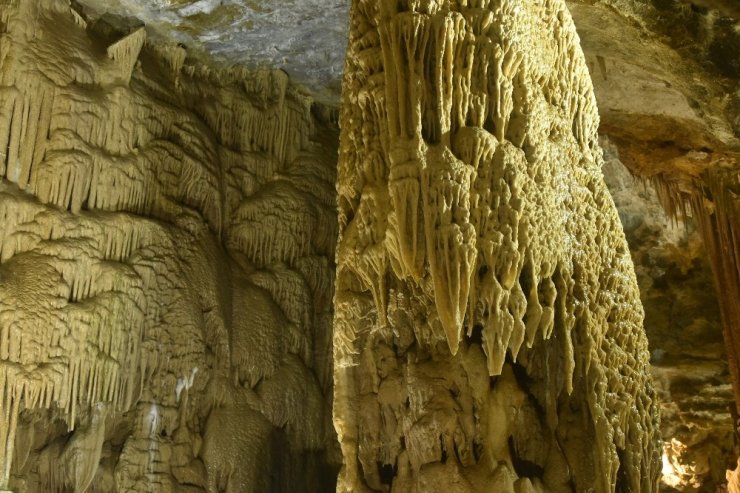 Yer altındaki gizemli dünya Karaca Mağarası’nda sezon başladı