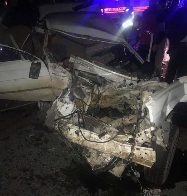 Birecik'te iki otomobil çarpıştı: 9 yaralı