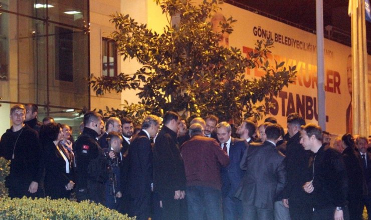 Cumhurbaşkanı Erdoğan, AK Parti İstanbul İl Başkanlığı’ndan ayrıldı