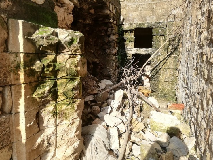 Mardin’de sağanak yağış nedeni ile yıkılan duvarların ardından tarih çıktı
