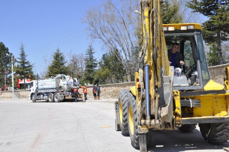 Şuhut Belediyesi İtfaiye Amirliği logar temizleme çalışmaları başlattı